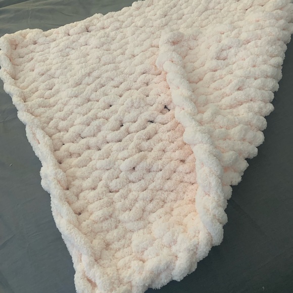 NEW Handmade Chenille Chunky Knit Pink Baby Blanket - Picture 8 of 8